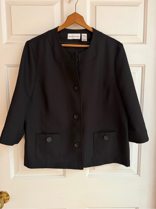 Alfred Dunner Jackets & Blazers - Alfred Dunner Black Cropped Collarless Button Jacket